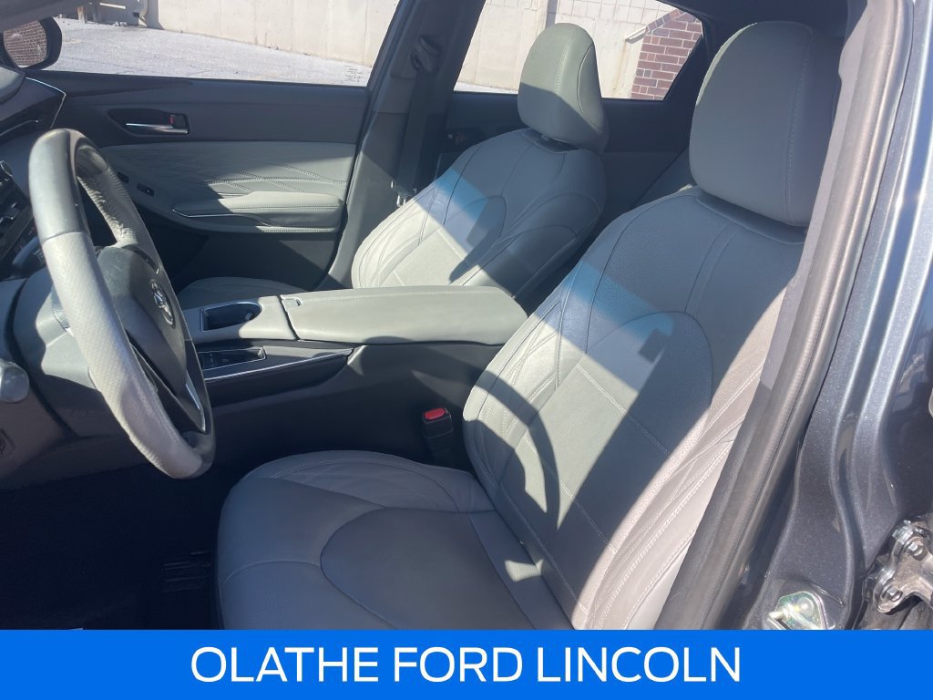 Used 2019 Toyota Avalon Limited FWD image 17