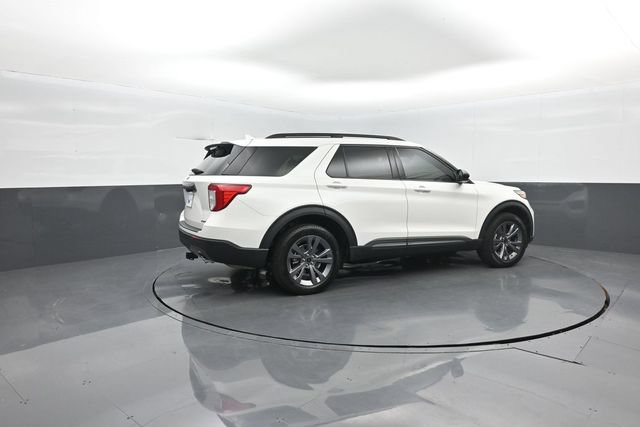 Certified 2022 Ford Explorer XLT w/ Equipment Group 202A AWD/4WD image 8
