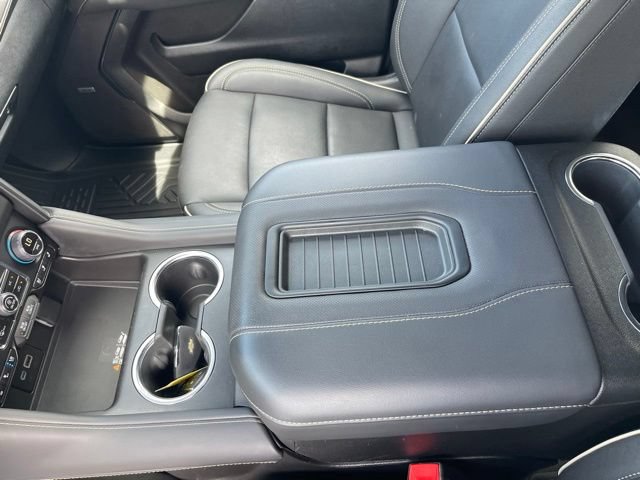 Used 2024 Chevrolet Suburban Premier w/ Premium Package RWD image 32