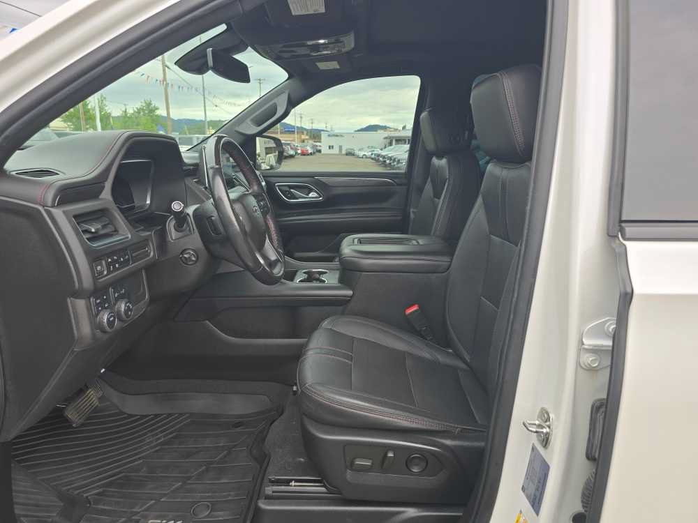 Used 2022 Chevrolet Suburban RST w/ Luxury Package AWD/4WD image 9