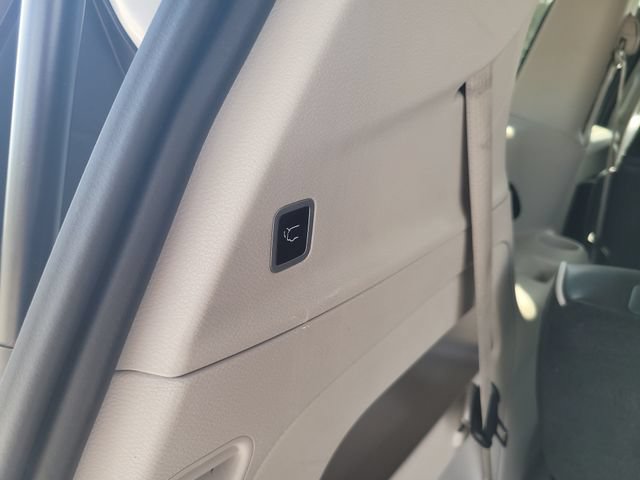 Used 2024 Chrysler Pacifica Limited FWD image 27