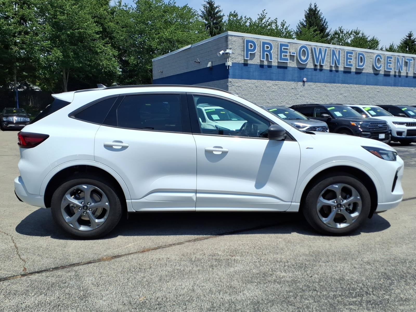 Certified 2023 Ford Escape ST-Line w/ Tech Pack #1 AWD/4WD image 3