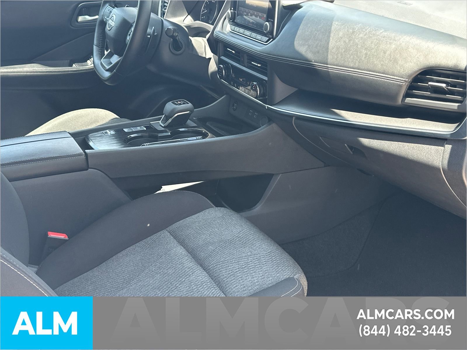 Used 2025 Nissan Rogue SV FWD image 15