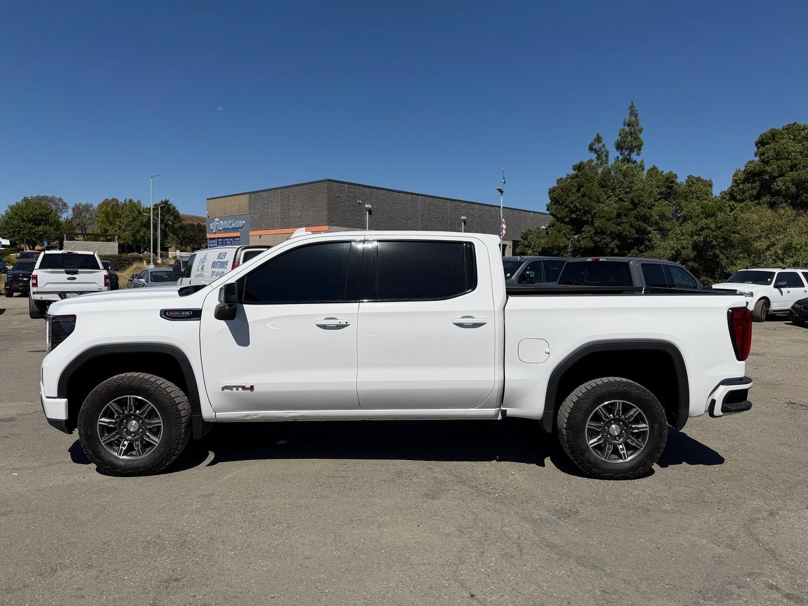 Used 2025 GMC Sierra 1500 AT4 AWD/4WD image 2