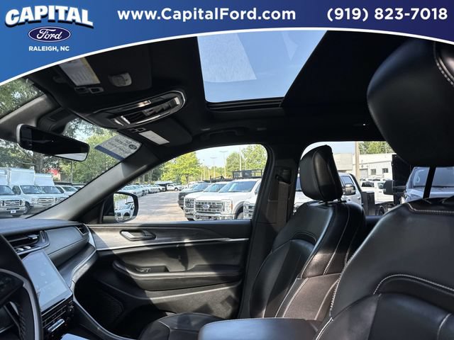 Used 2025 Jeep Grand Cherokee L Limited w/ Black Appearance Package AWD/4WD image 22