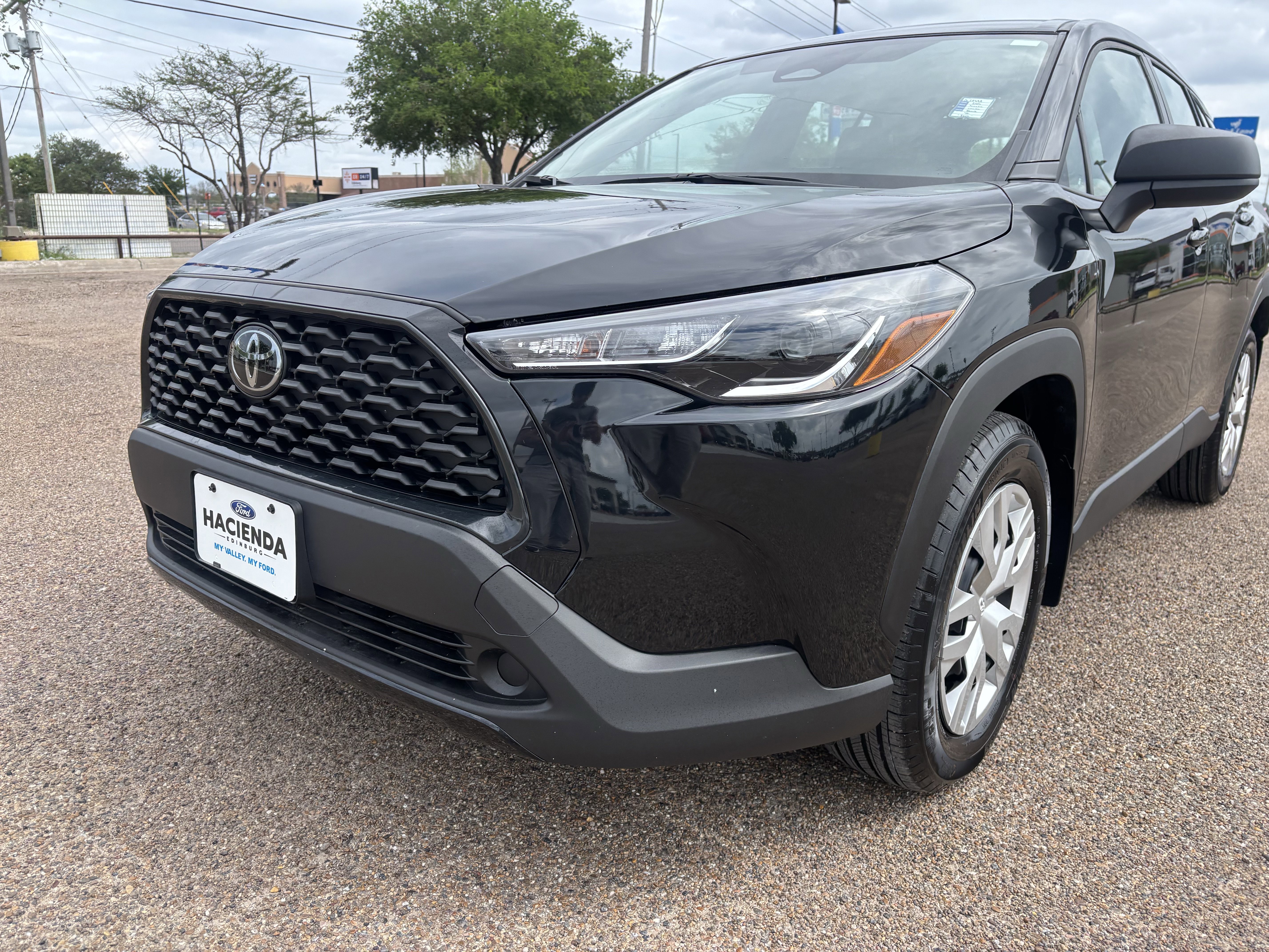 Used 2025 Toyota Corolla Cross L FWD image 2