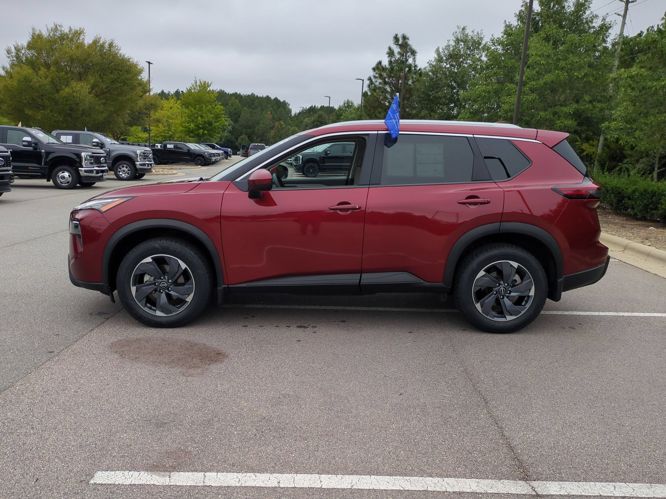 Used 2025 Nissan Rogue SV w/ SV Premium Package FWD image 7
