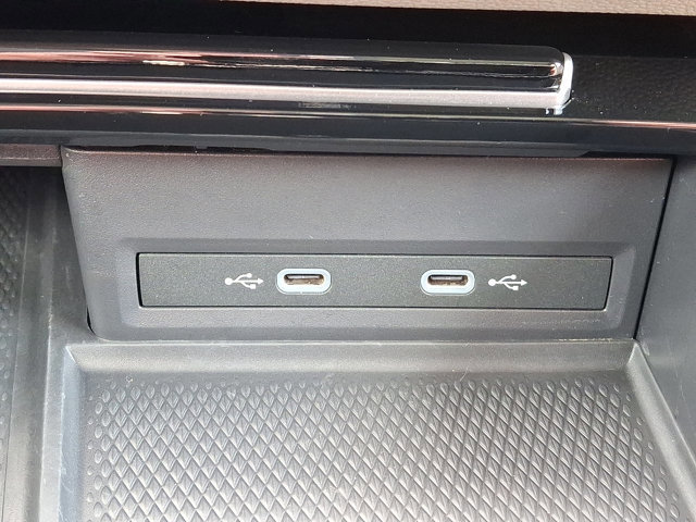 Used 2024 Volkswagen Atlas SEL Premium R-Line image 27