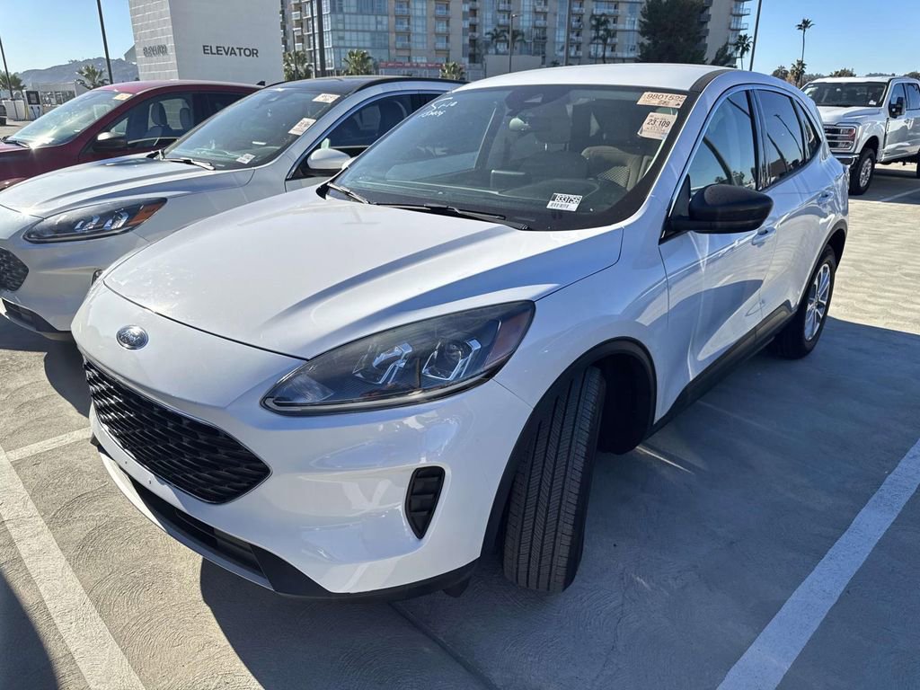 Certified 2022 Ford Escape SE w/ Convenience Package image 2