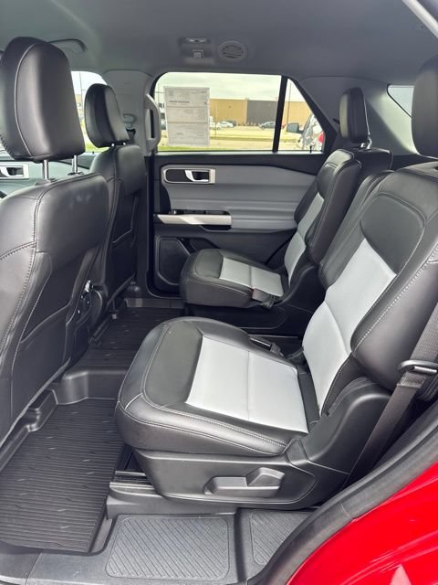 Certified 2024 Ford Explorer XLT w/ Equipment Group 202A AWD/4WD image 13