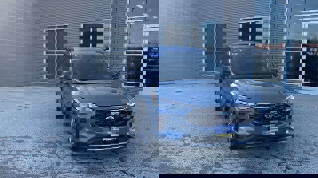 Certified 2025 Ford Escape ST-Line w/ Cold Weather Package image 4