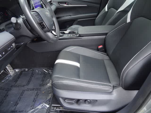 Used 2025 Toyota Camry SE w/ Convenience Package FWD image 6