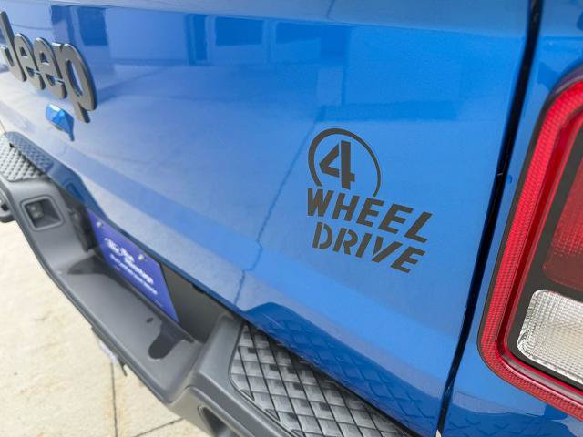 Used 2023 Jeep Gladiator Sport AWD/4WD image 19