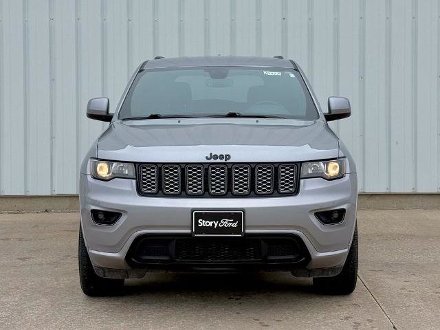 Used 2019 Jeep Grand Cherokee Laredo AWD/4WD image 9