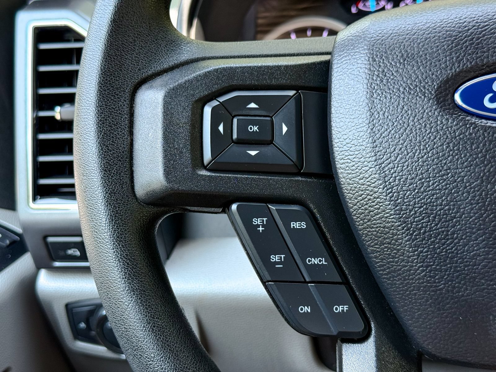 Certified 2020 Ford F250 XLT w/ FX4 Off-Road Package AWD/4WD image 40