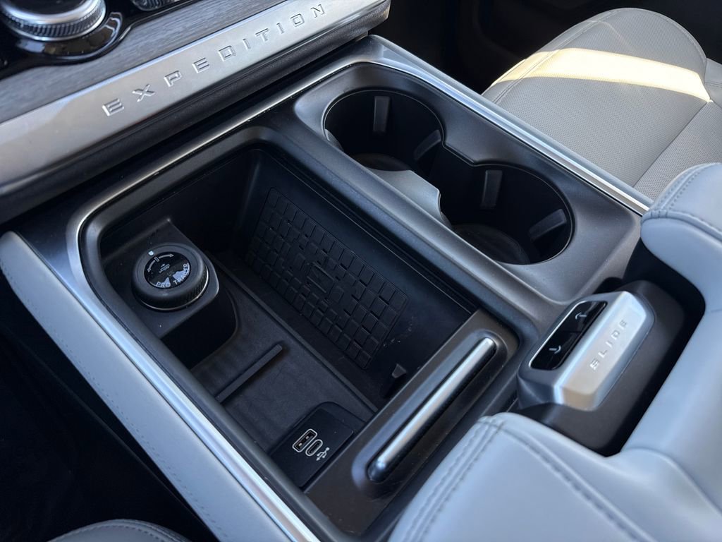 Certified 2025 Ford Expedition Max Platinum image 26