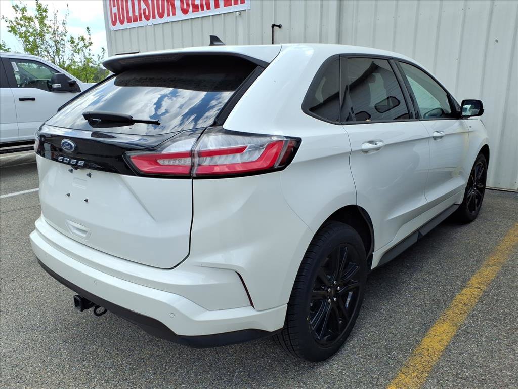 Certified 2024 Ford Edge ST-Line w/ Class II Trailer Tow Package AWD/4WD image 4