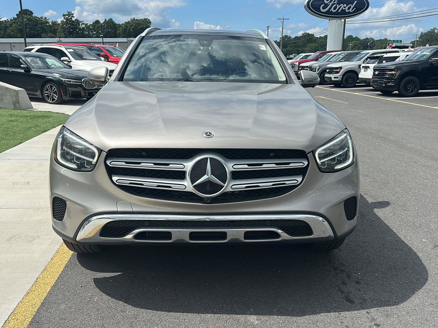 Used 2021 Mercedes-Benz GLC 300 4MATIC image 2