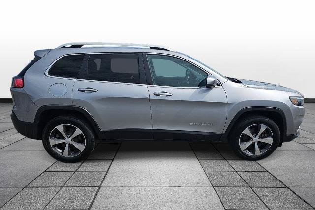 Used 2019 Jeep Cherokee Limited w/ Trailer Tow Group AWD/4WD image 4