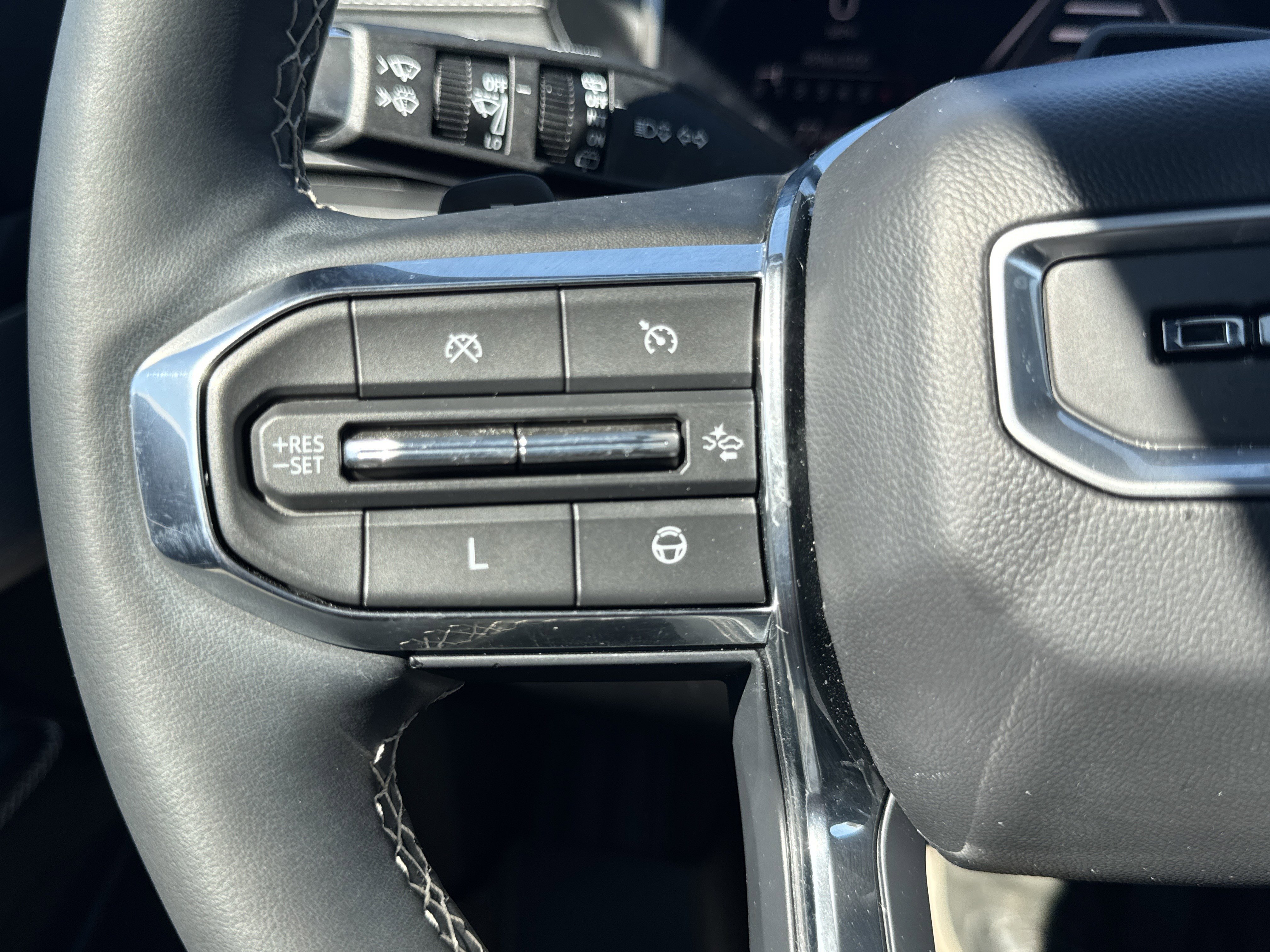 Used 2024 GMC Acadia Denali w/ Super Cruise Package image 34