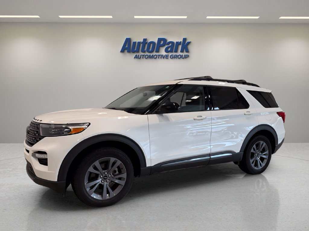 Certified 2023 Ford Explorer XLT w/ Equipment Group 202A AWD/4WD image 3