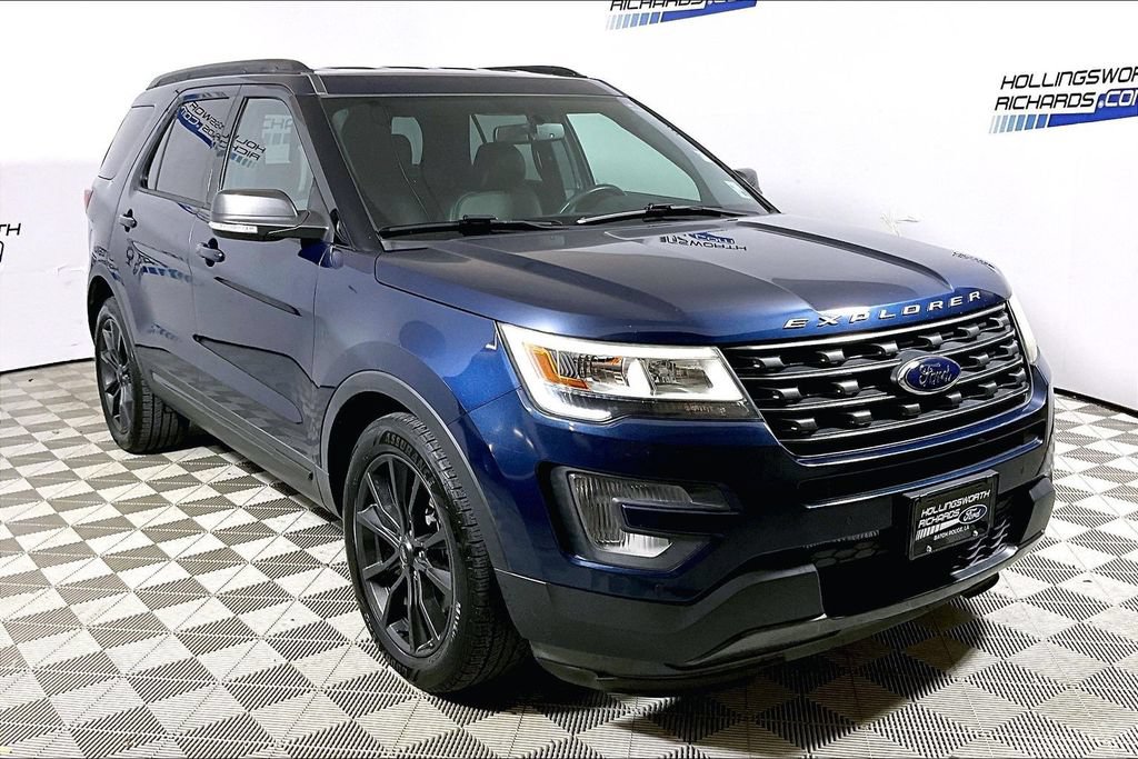 Certified 2017 Ford Explorer XLT w/ Equipment Group 202A FWD image 3