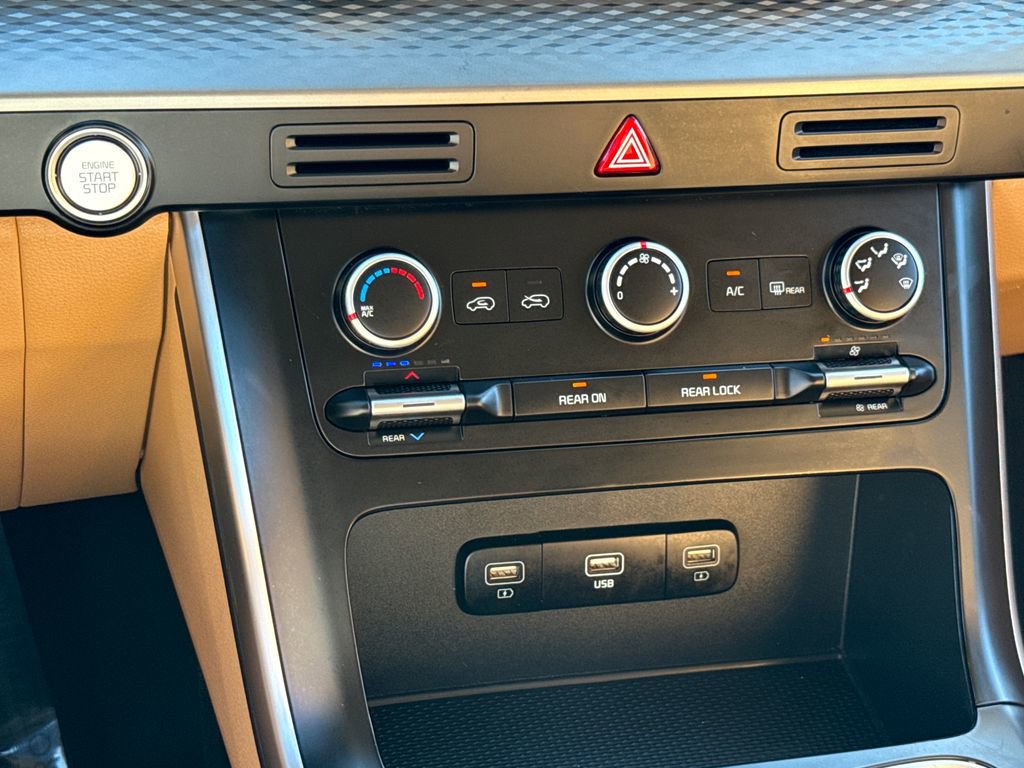 Used 2022 Kia Carnival LX image 23