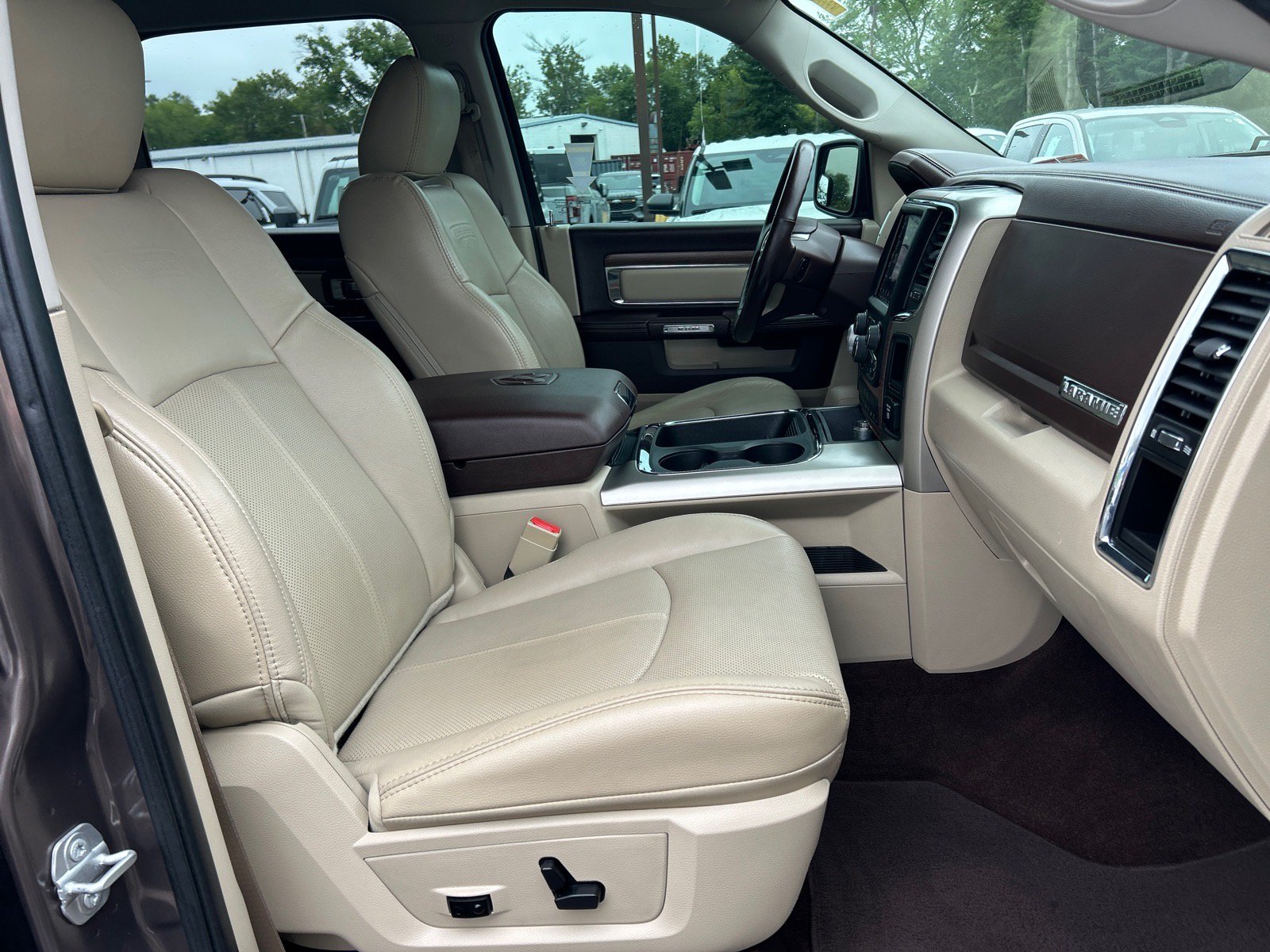 Used 2018 RAM 1500 Laramie w/ Convenience Group AWD/4WD image 17