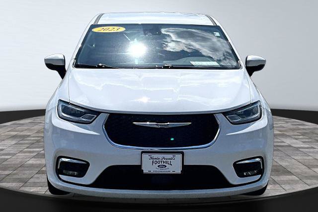 Used 2023 Chrysler Pacifica Touring-L FWD image 3