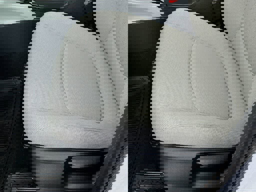 Used 2022 Toyota Corolla Cross LE image 30