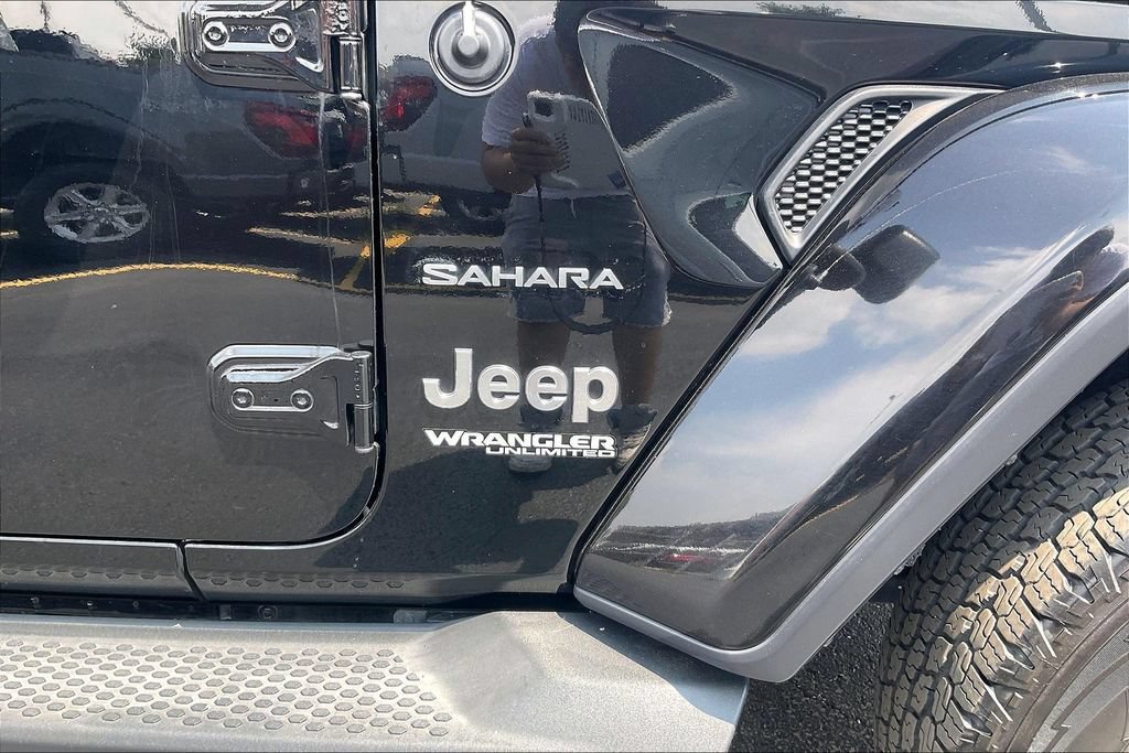 Used 2018 Jeep Wrangler Unlimited Sahara AWD/4WD image 30