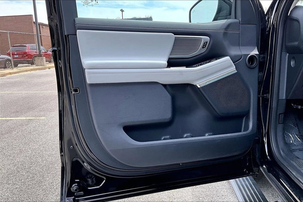 Certified 2025 Ford Expedition Platinum AWD/4WD image 22