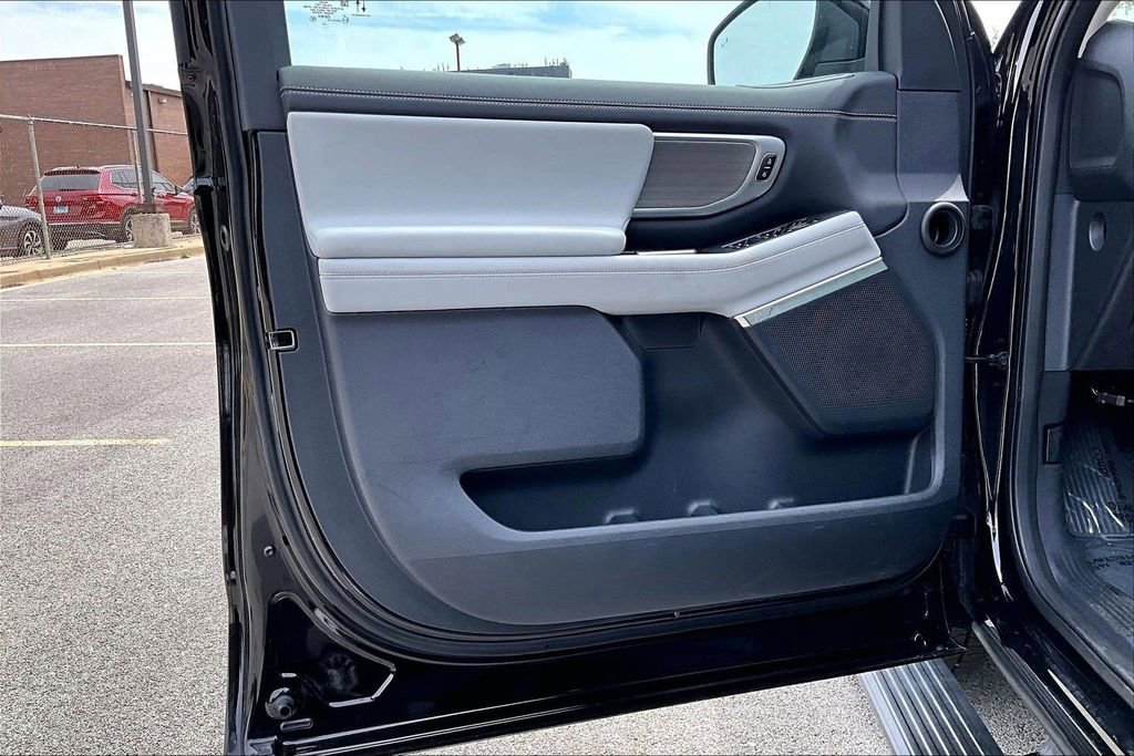 Certified 2025 Ford Expedition Platinum AWD/4WD image 22