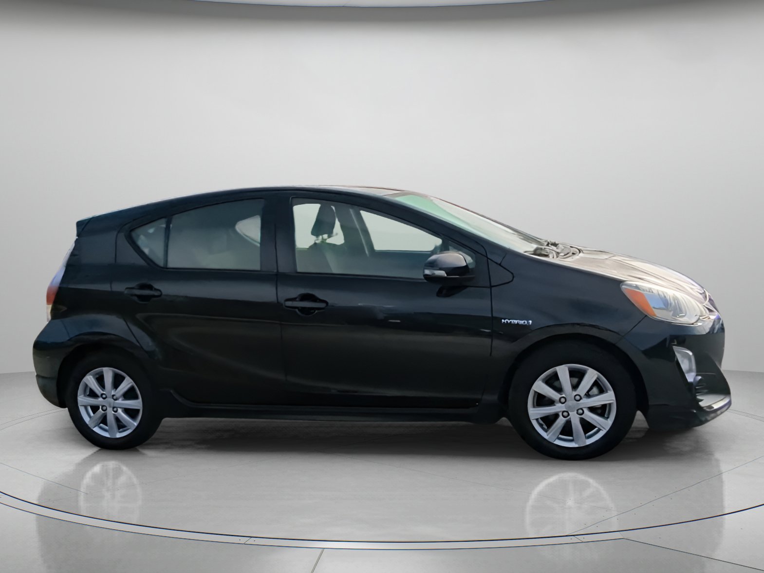 Used 2017 Toyota Prius C Two image 33