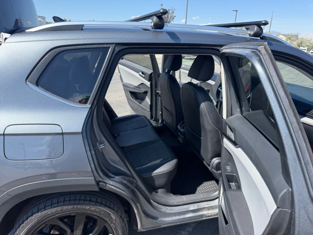 Used 2022 Volkswagen Taos SE w/ Panoramic Sunroof Package AWD/4WD image 18