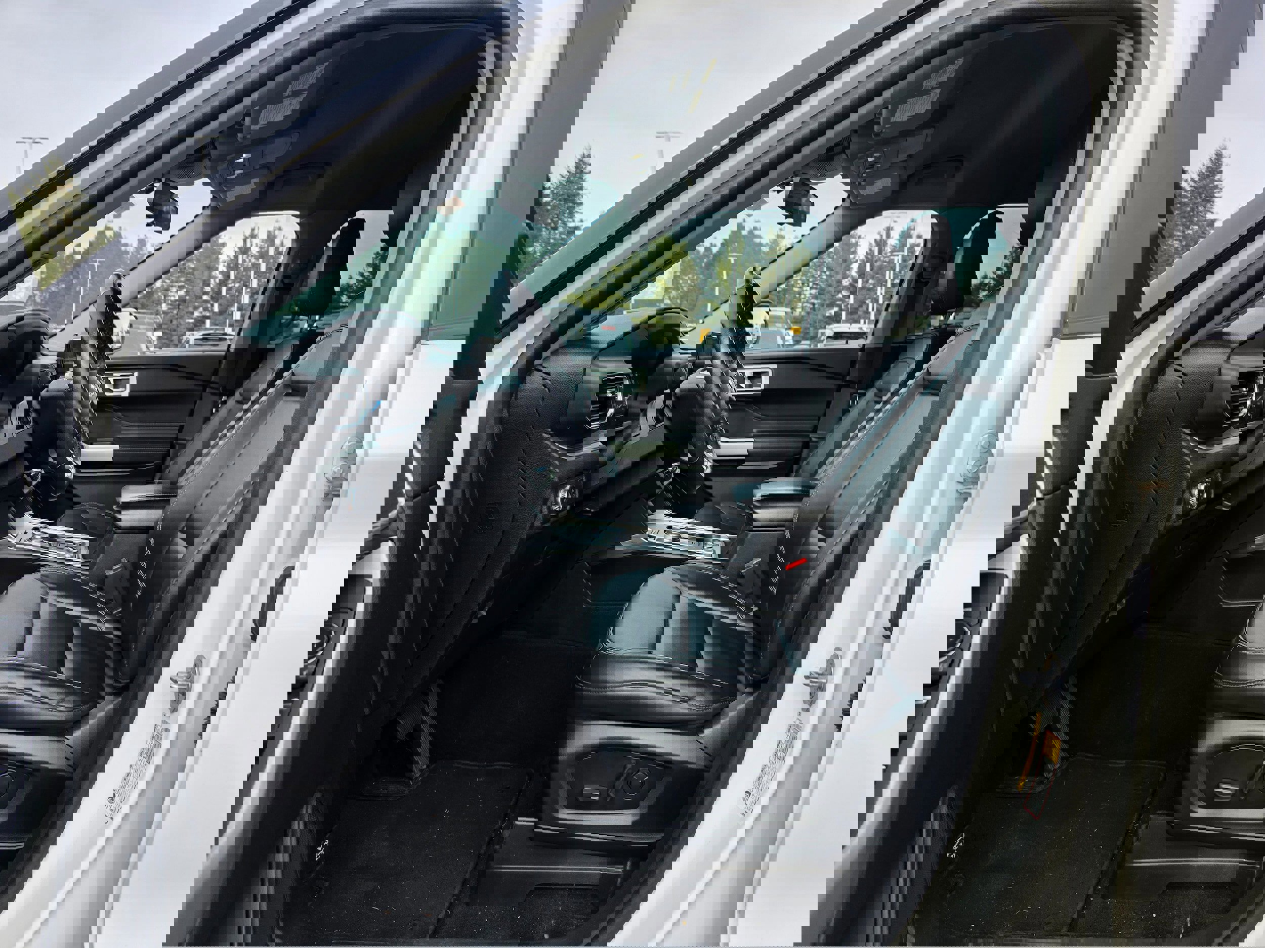 Certified 2022 Ford Explorer XLT w/ Equipment Group 202A image 21