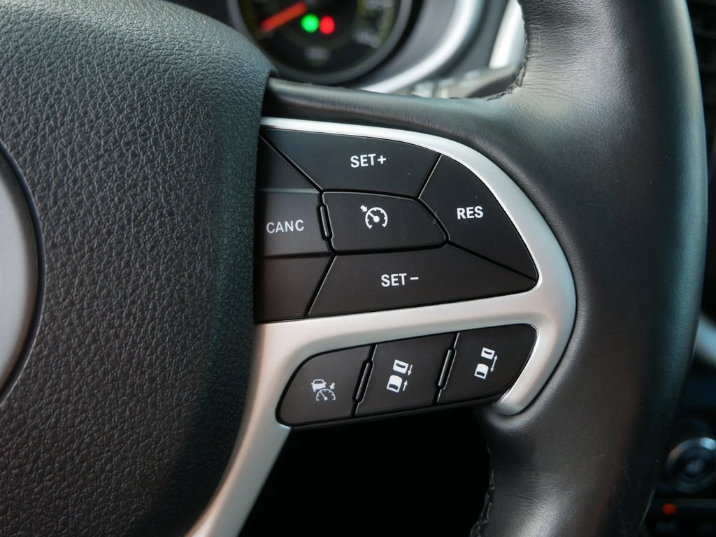 Used 2018 Jeep Cherokee Trailhawk AWD/4WD image 21