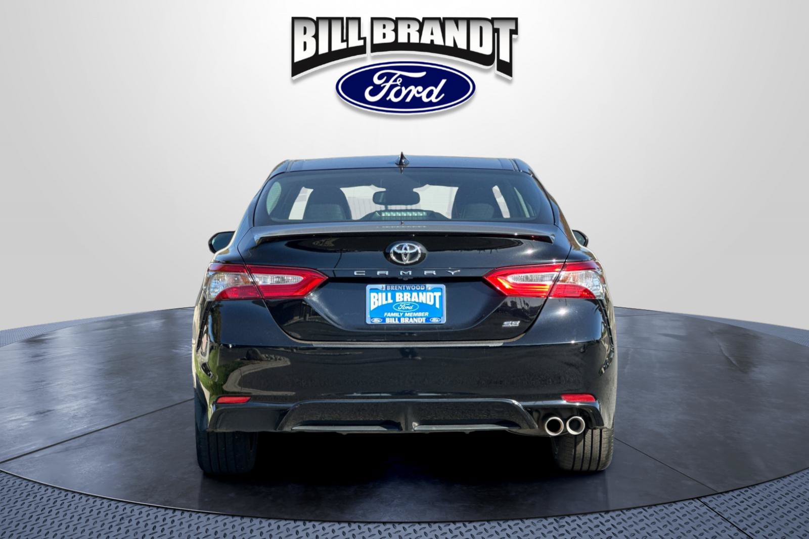 Used 2019 Toyota Camry SE w/ Convenience Package FWD image 4