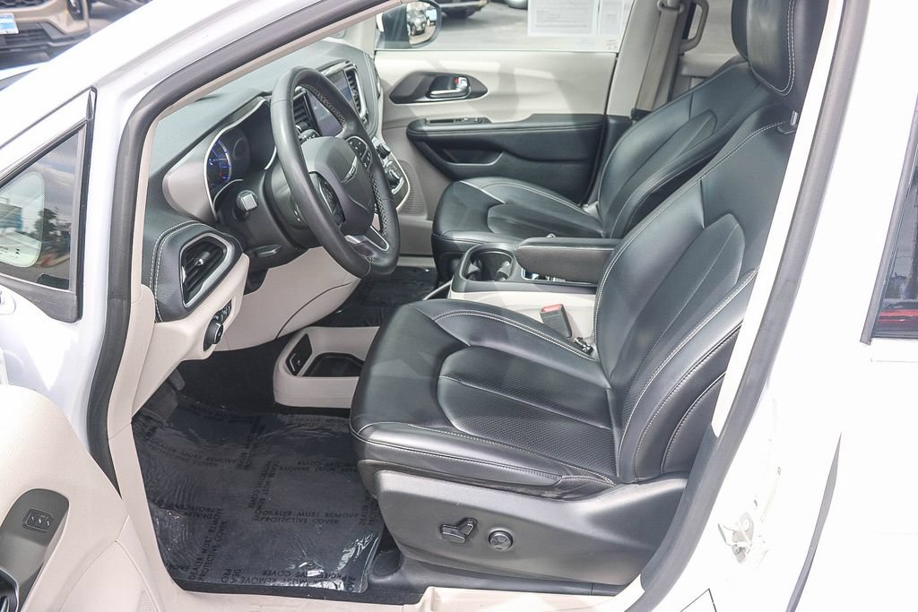 Used 2023 Chrysler Pacifica Touring-L FWD image 21
