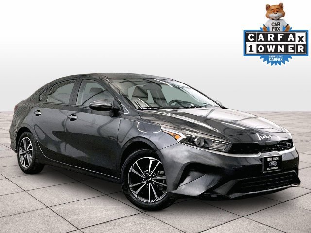 Used 2023 Kia Forte LXS w/ LXS Technology Package FWD image 2