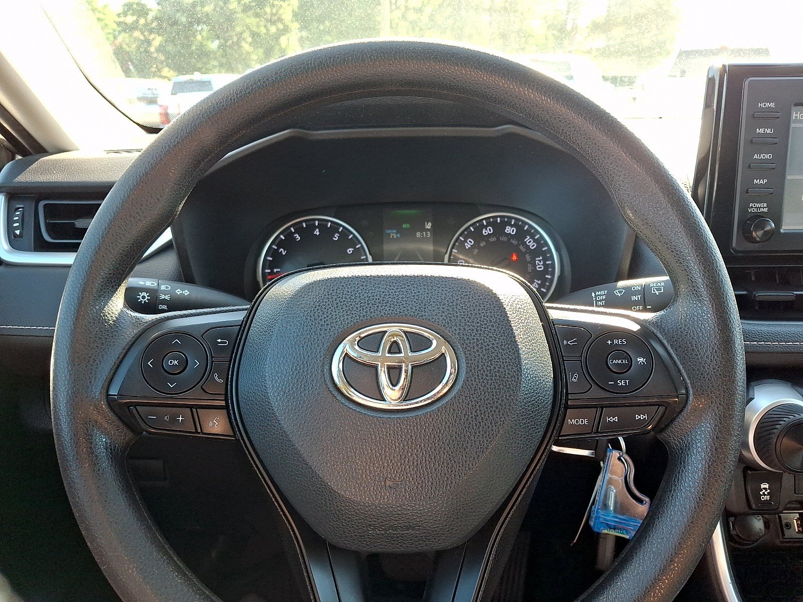 Used 2019 Toyota RAV4 LE FWD image 18