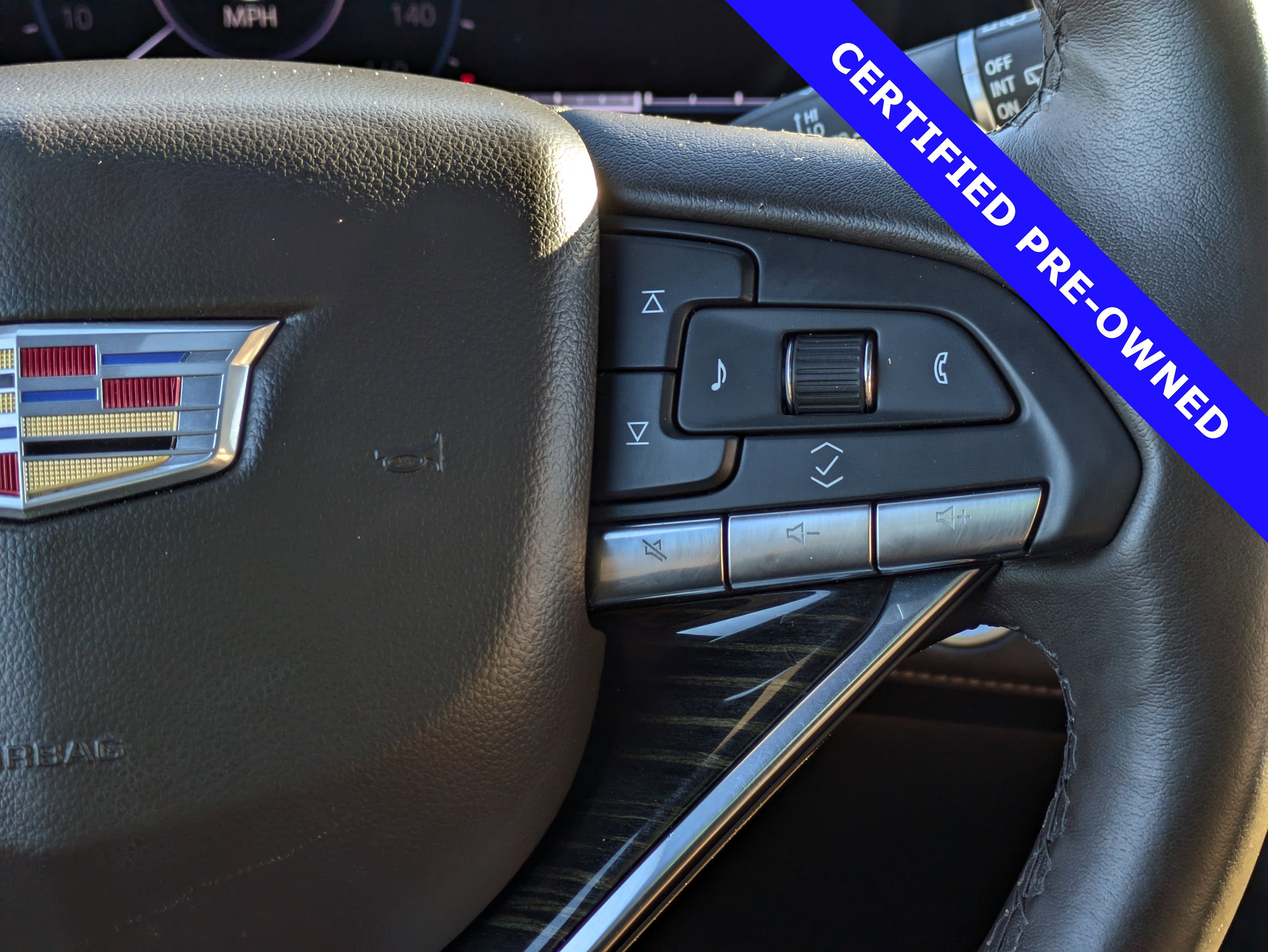 Used 2022 Cadillac Escalade Premium Luxury image 28