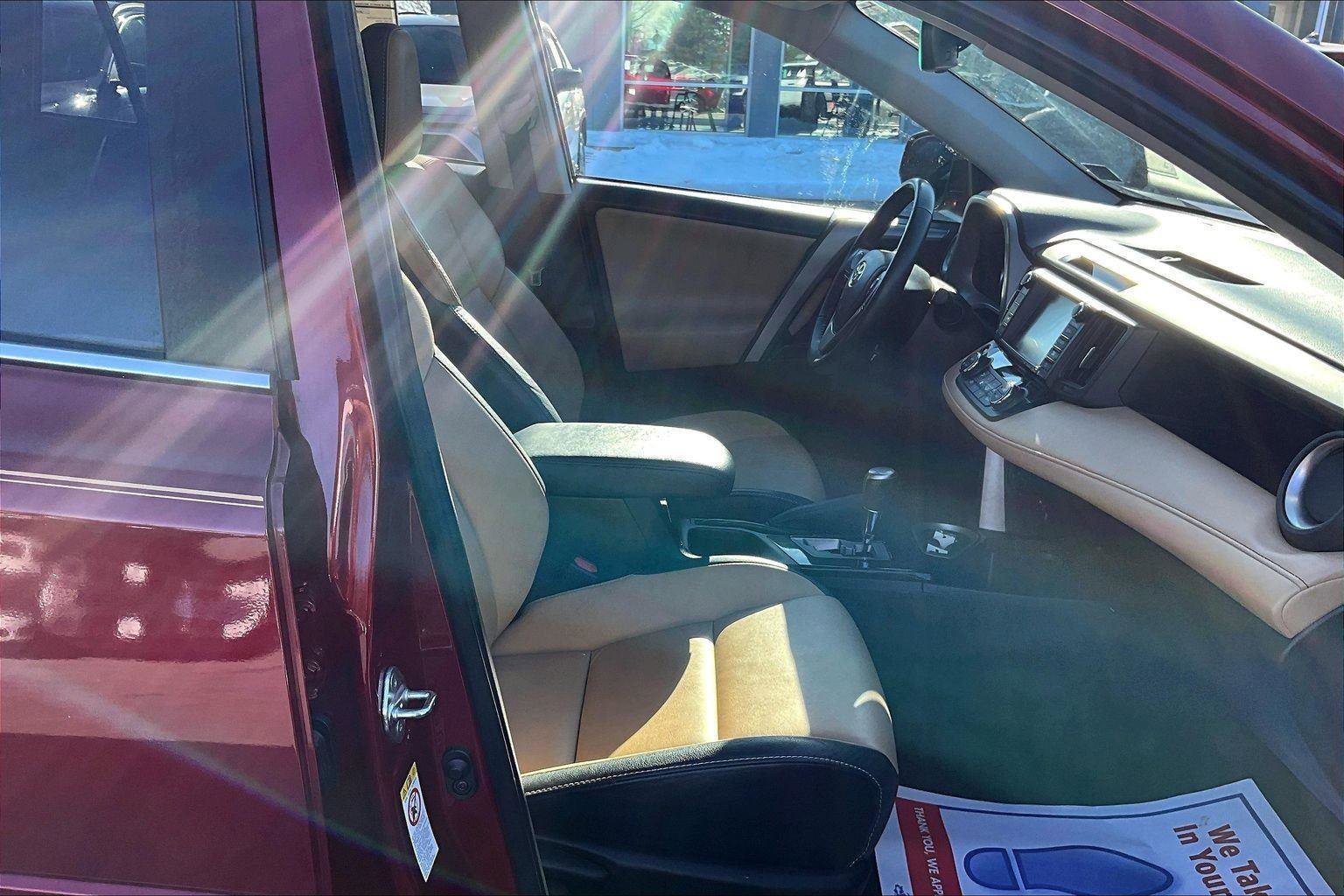 Used 2018 Toyota RAV4 Limited image 7