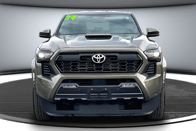 Used 2024 Toyota Tacoma TRD Sport w/ TRD Sport Upgrade Package AWD/4WD image 2