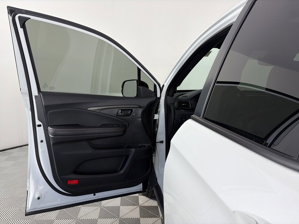 Used 2025 Honda Ridgeline TrailSport image 10