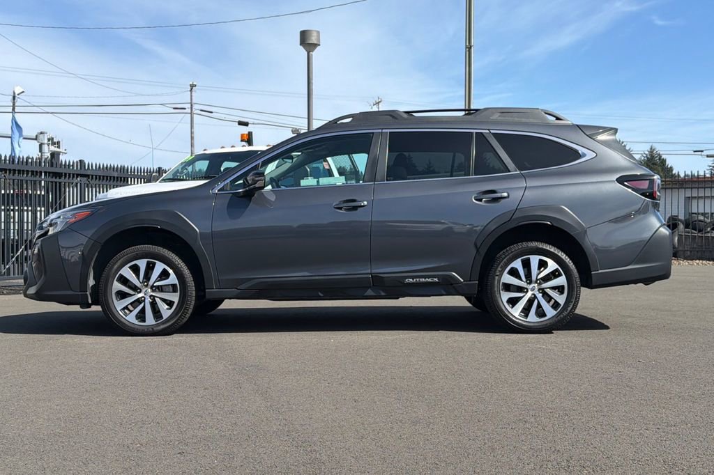 Used 2023 Subaru Outback Premium AWD/4WD image 6