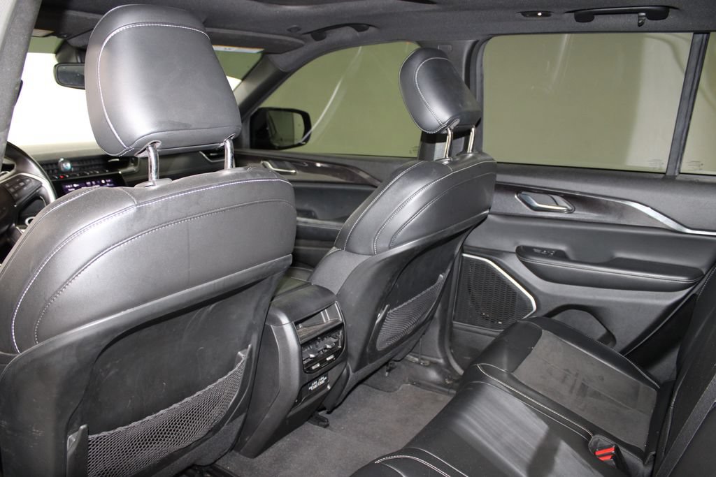 Used 2022 Jeep Grand Cherokee Altitude RWD image 20