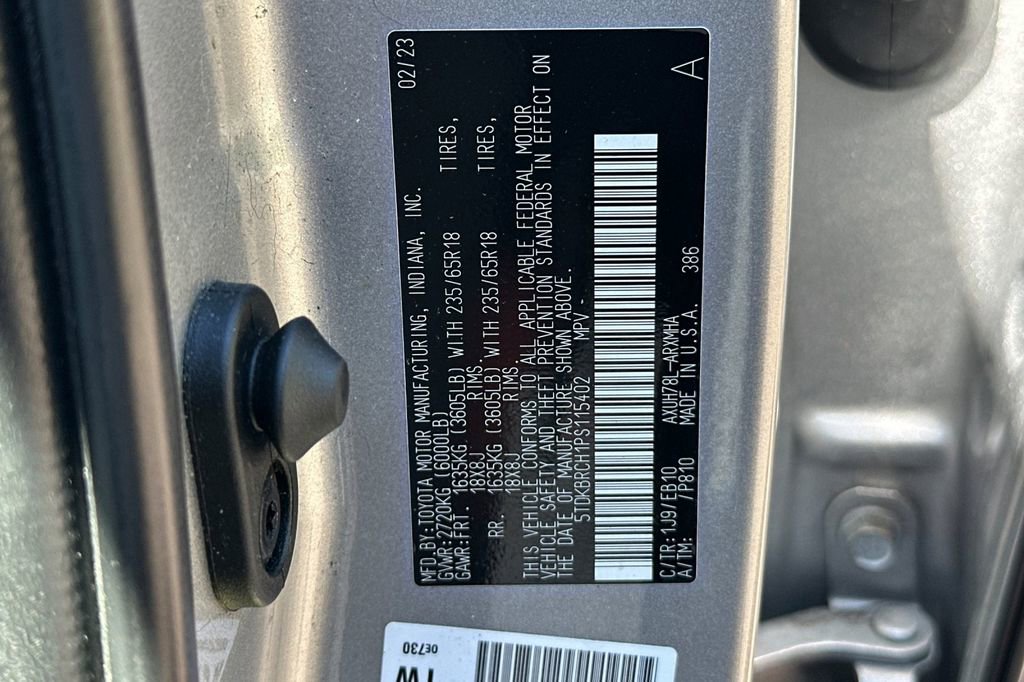 Used 2023 Toyota Highlander XLE AWD/4WD image 27