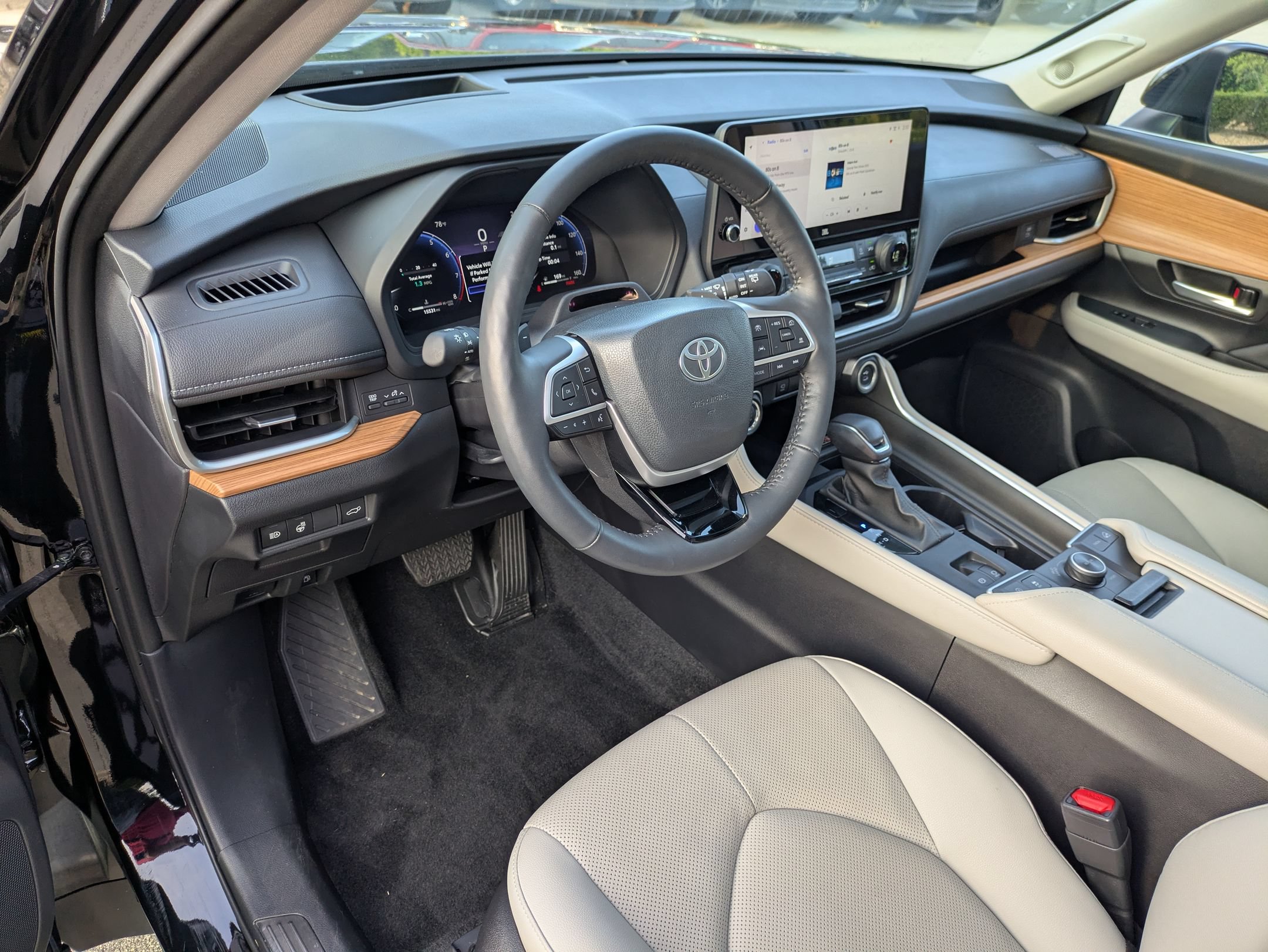 Used 2025 Toyota Grand Highlander AWD image 14