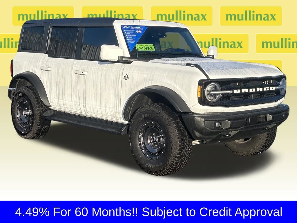 Certified 2025 Ford Bronco Outer Banks w/ Sasquatch Package AWD/4WD image 1